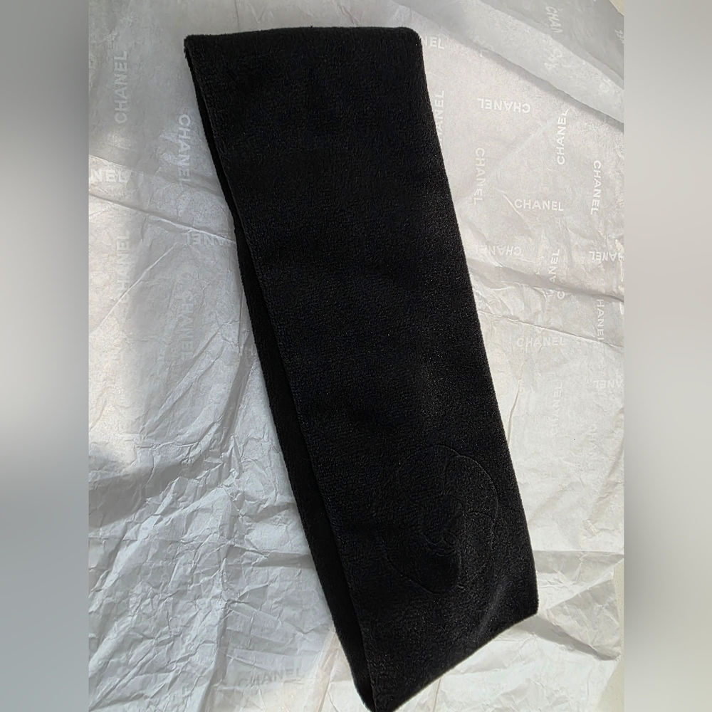 CHANEL Black Embossed CC Bath Hairband - New